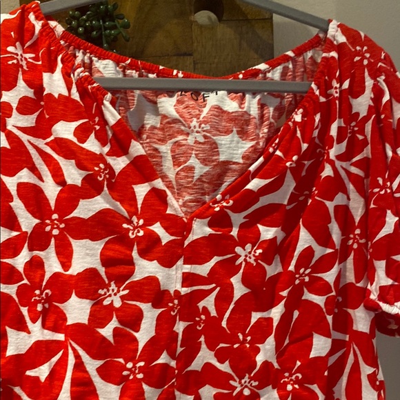 LOFT Red and White Ruffled Pulmeria floral Blouse - Picture 2 of 5